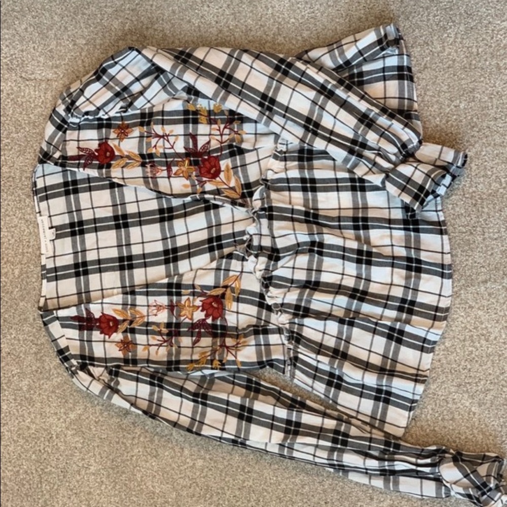 Black and white light weight long sleeve